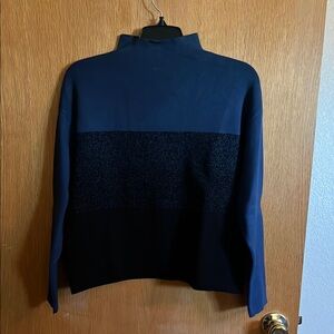 Nice sweater like new, never use.
Pretty colors